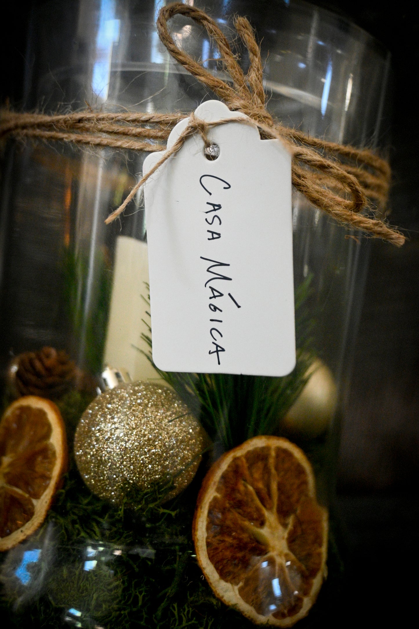 CLASSIC CHRISTMAS DECOR IN GLASS CONTAINER