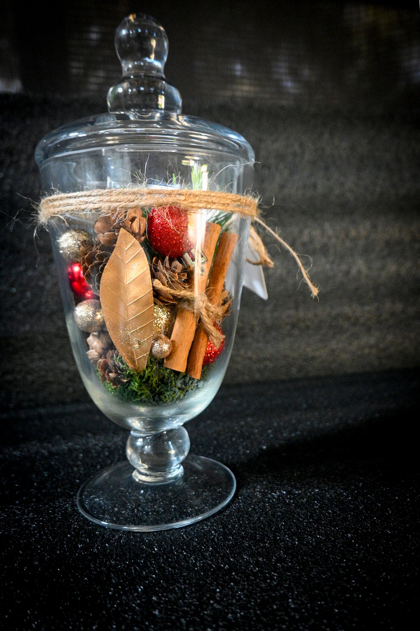 CLASSIC SEASONAL DECOR IN GLASS CONTAINER