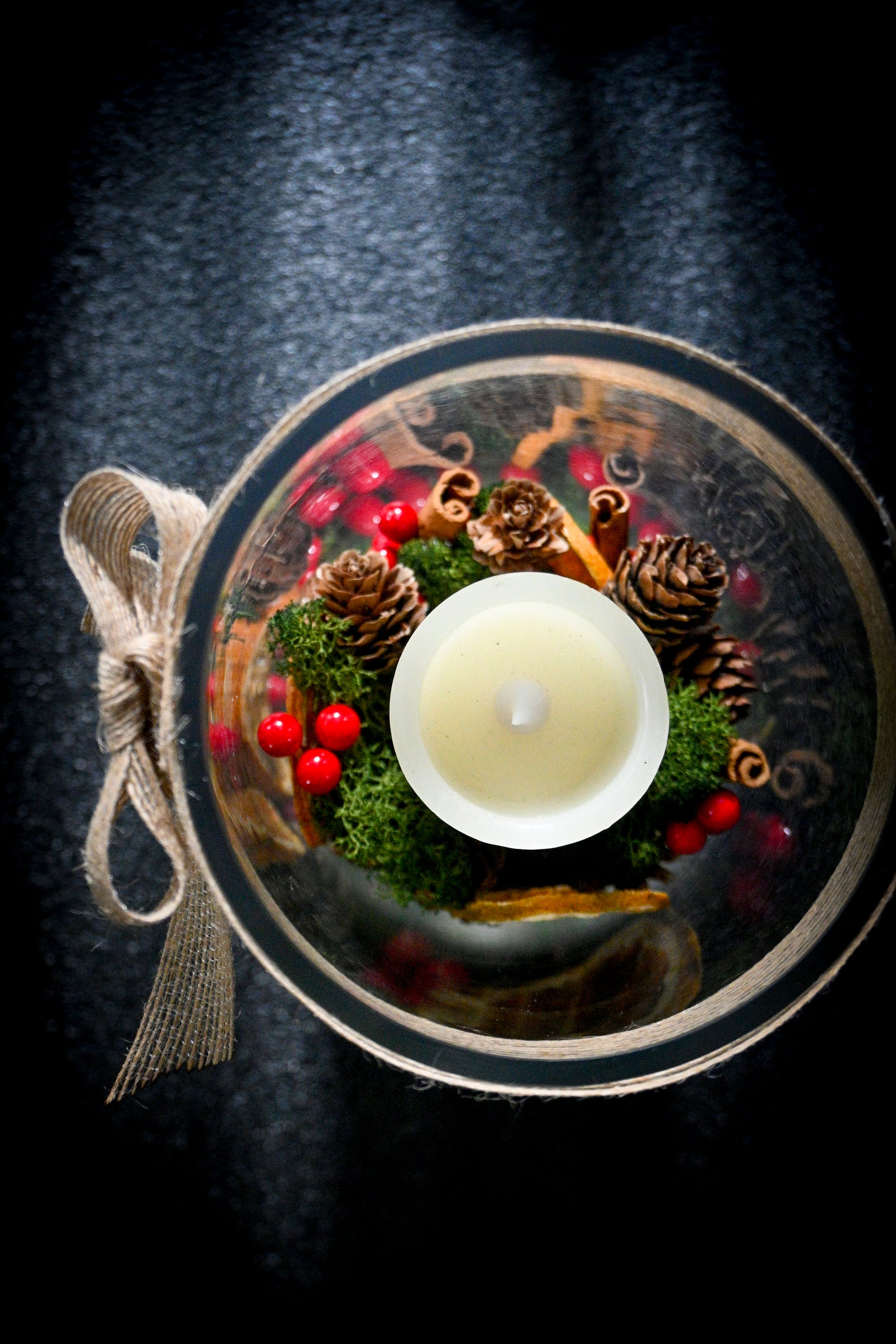 CLASSIC CHRISTMAS DECOR IN GLASS CONTAINER
