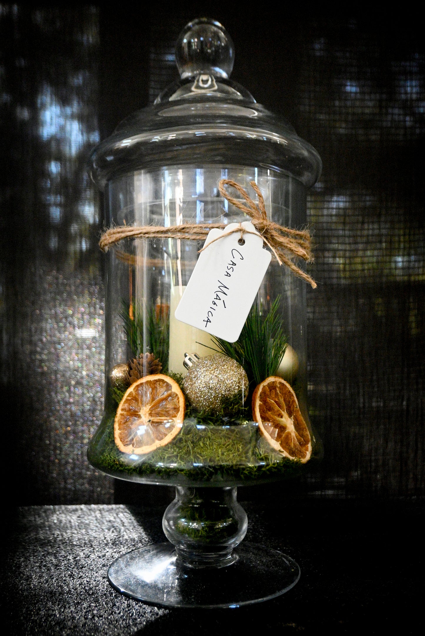CLASSIC CHRISTMAS DECOR IN GLASS CONTAINER
