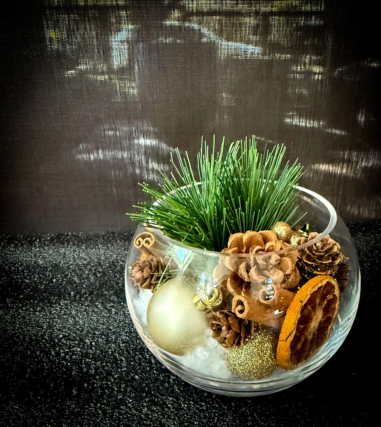 SMALL CHRISTMAS BOWL WITH ORNAMENTS