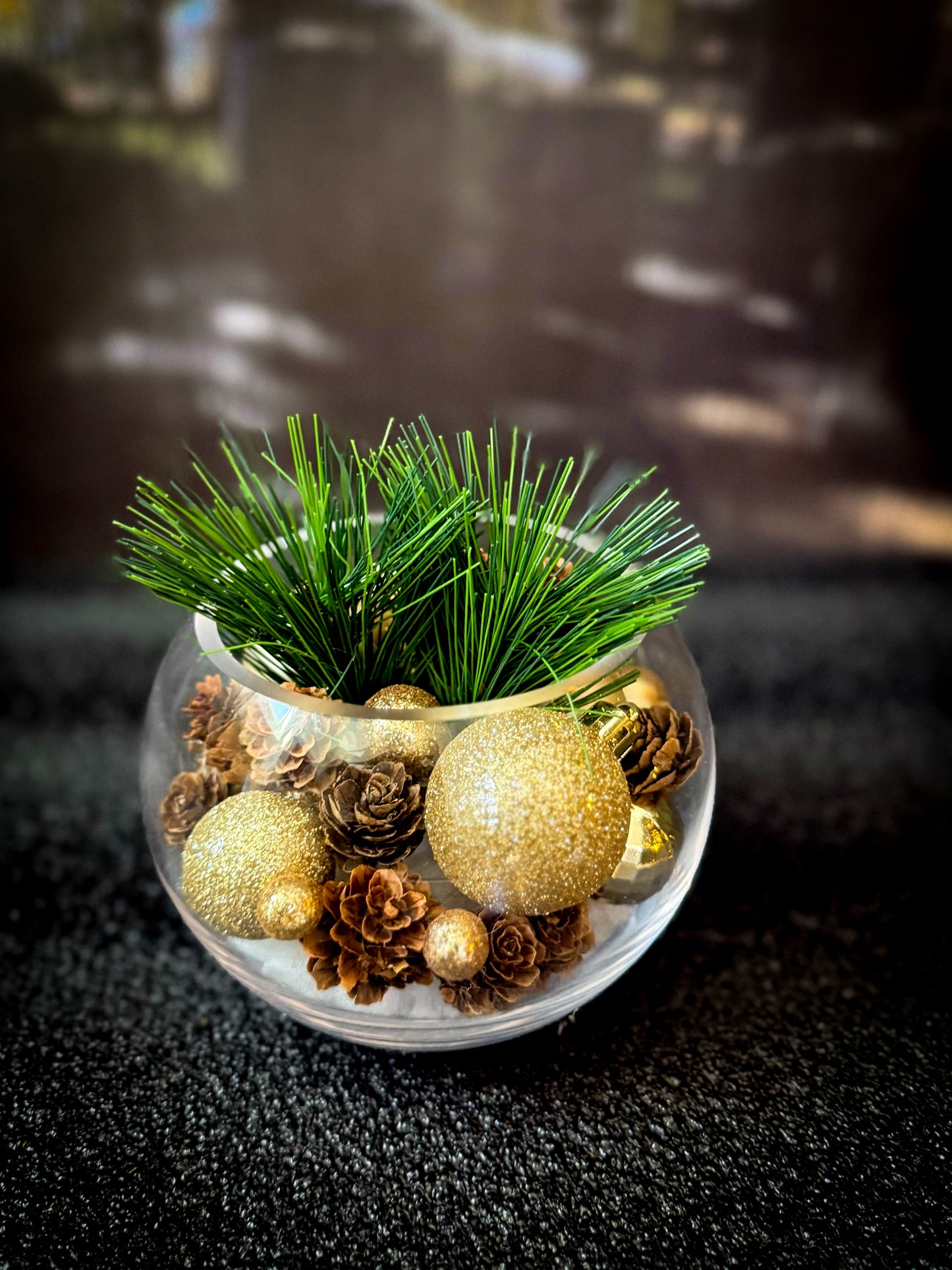 SMALL CHRISTMAS BOWL WITH ORNAMENTS