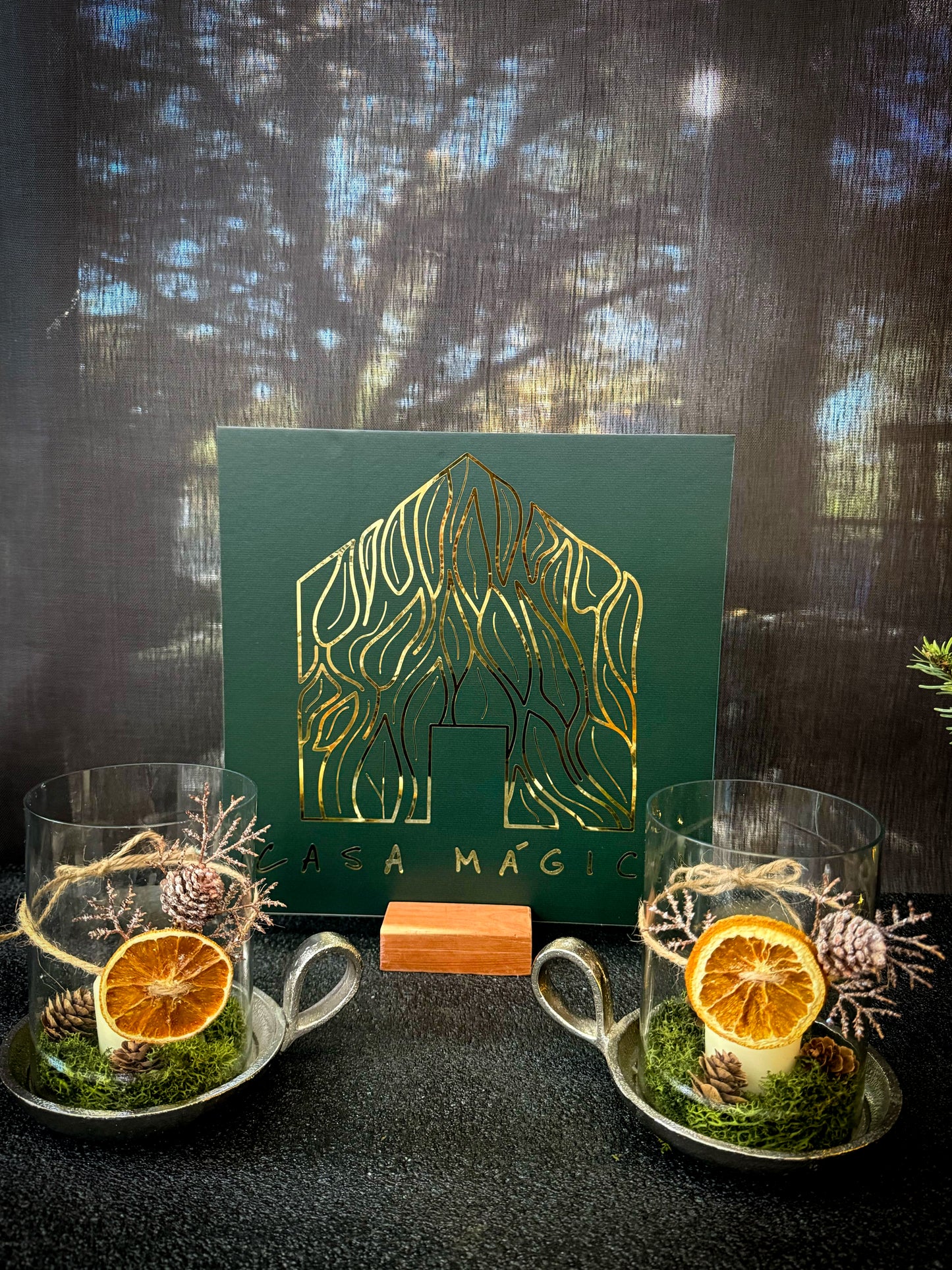 CHRISTMAS CANDLE HOLDER WITH METALLIC BASE