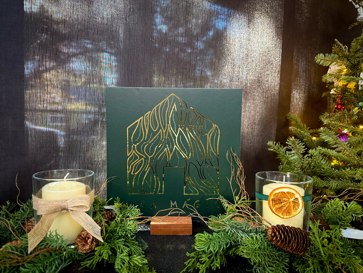 MIXED PINE/CEDAR/PINE CONE CENTERPIECE WITH GLASS CONTAINER CANDLEHOLDER
